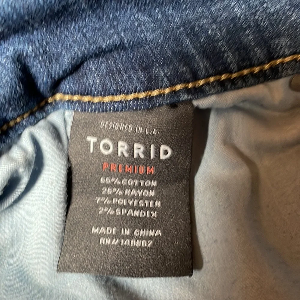 Torrid Distressed Jeans Size 18R - Picture 9 of 9